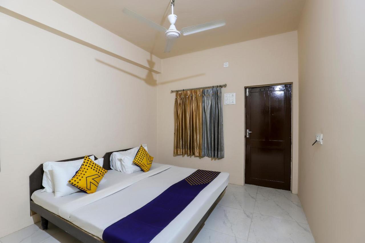 SPOT ON 64818 Hotel Minal Jāmnagar Exterior foto